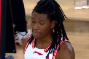 效率不算高！史密斯21中8拿到26分5板11助1断