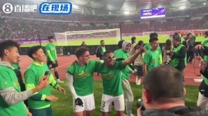 直播吧现场直击|国安是冠军！国安球员赛后疯狂庆祝，喜悦满满！