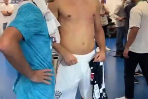 凯恩这身材充分说明神锋不靠堆肌肉😂