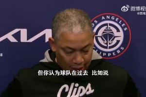 氛围轻松！湖北队赛前热身环节：前国脚梅方与队友抢圈！